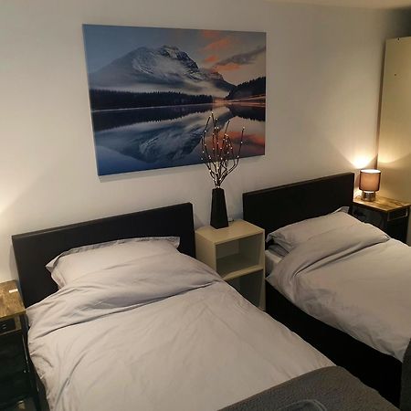 Idyllic 2 Bedroom Self-Contained Upsidedown Annexe 랜드린도드웰스 외부 사진
