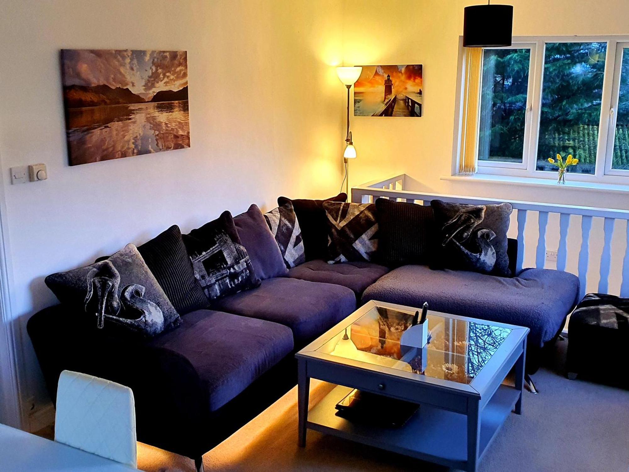 Idyllic 2 Bedroom Self-Contained Upsidedown Annexe 랜드린도드웰스 외부 사진