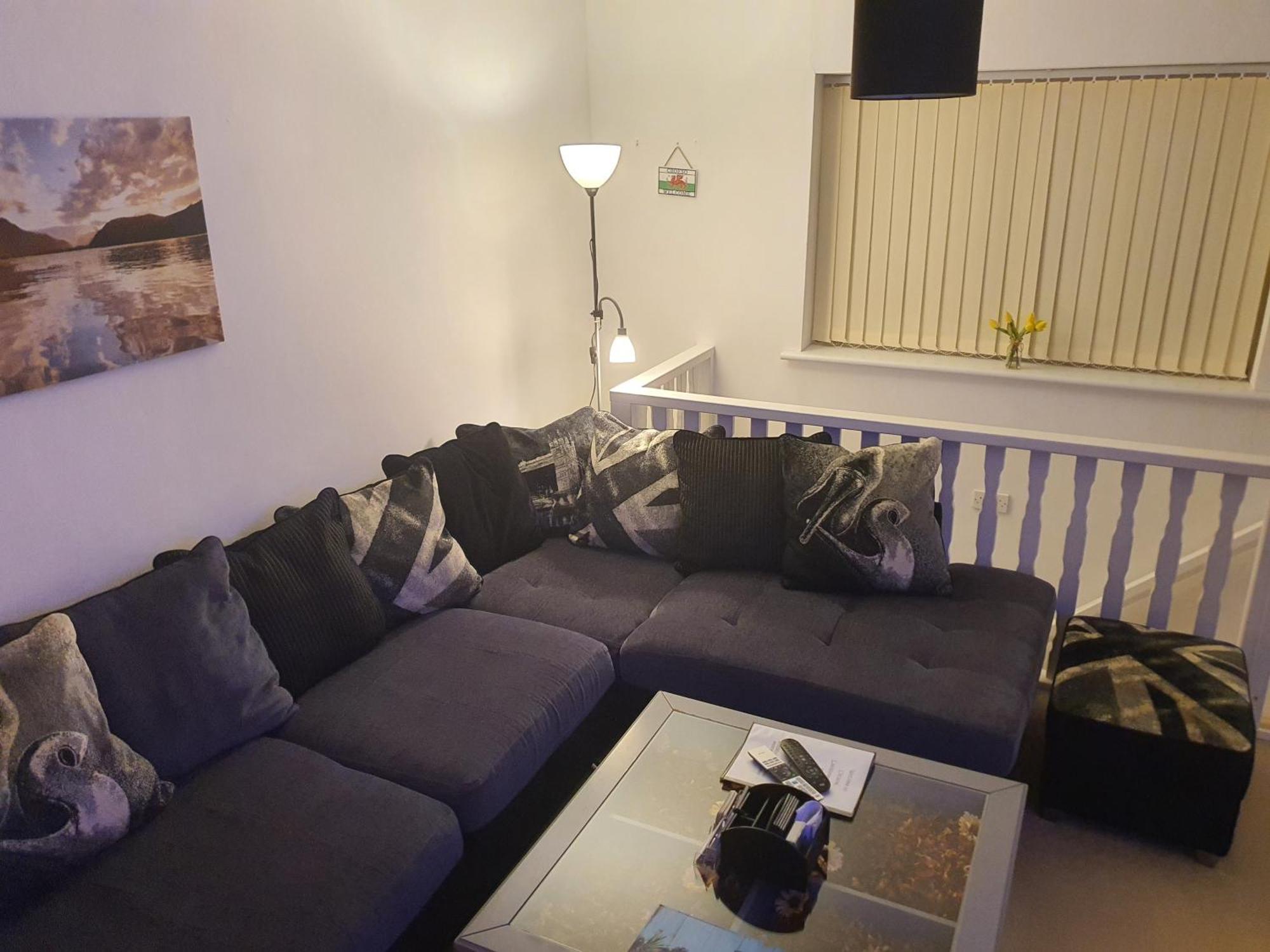 Idyllic 2 Bedroom Self-Contained Upsidedown Annexe 랜드린도드웰스 외부 사진