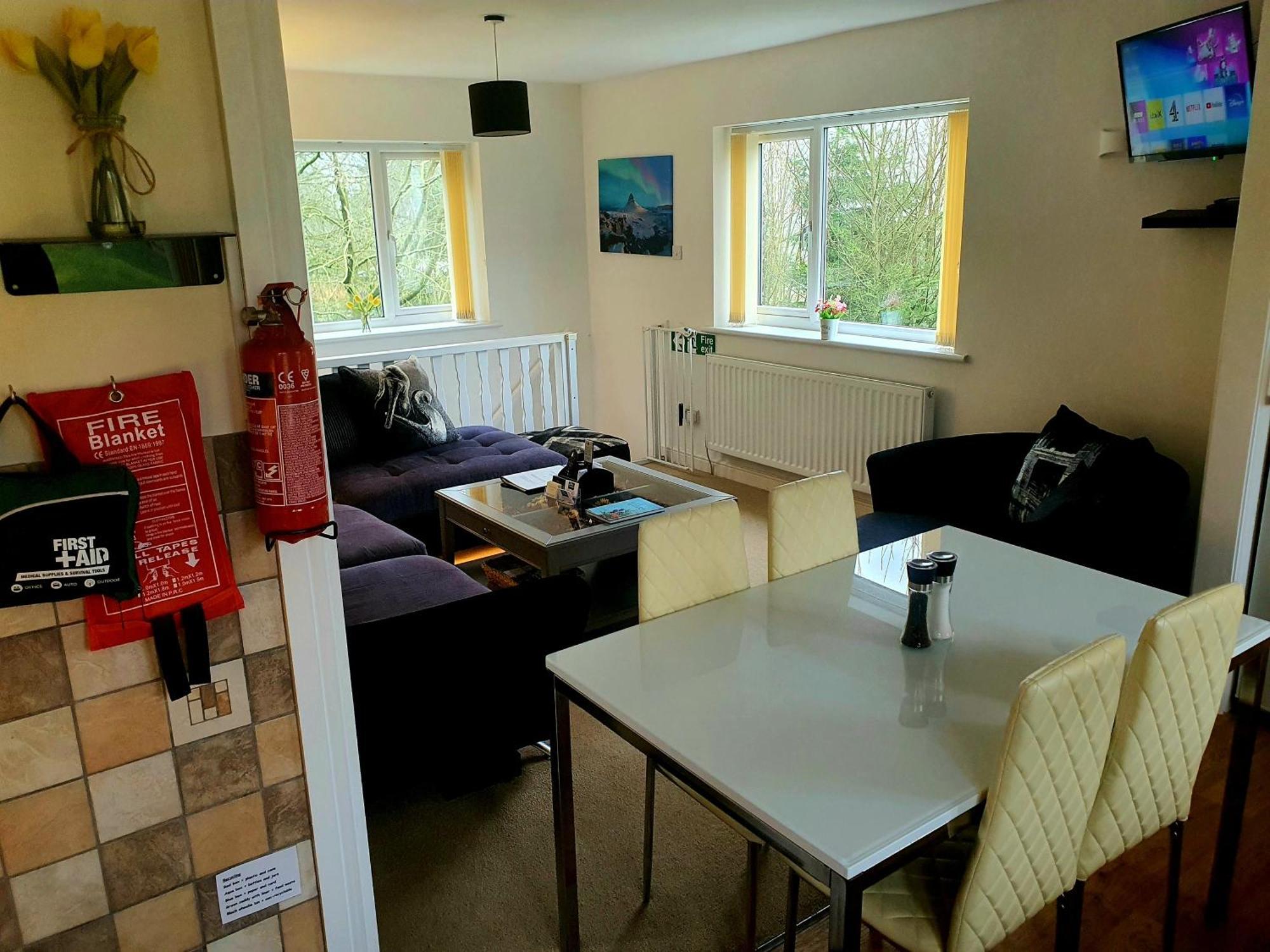 Idyllic 2 Bedroom Self-Contained Upsidedown Annexe 랜드린도드웰스 외부 사진