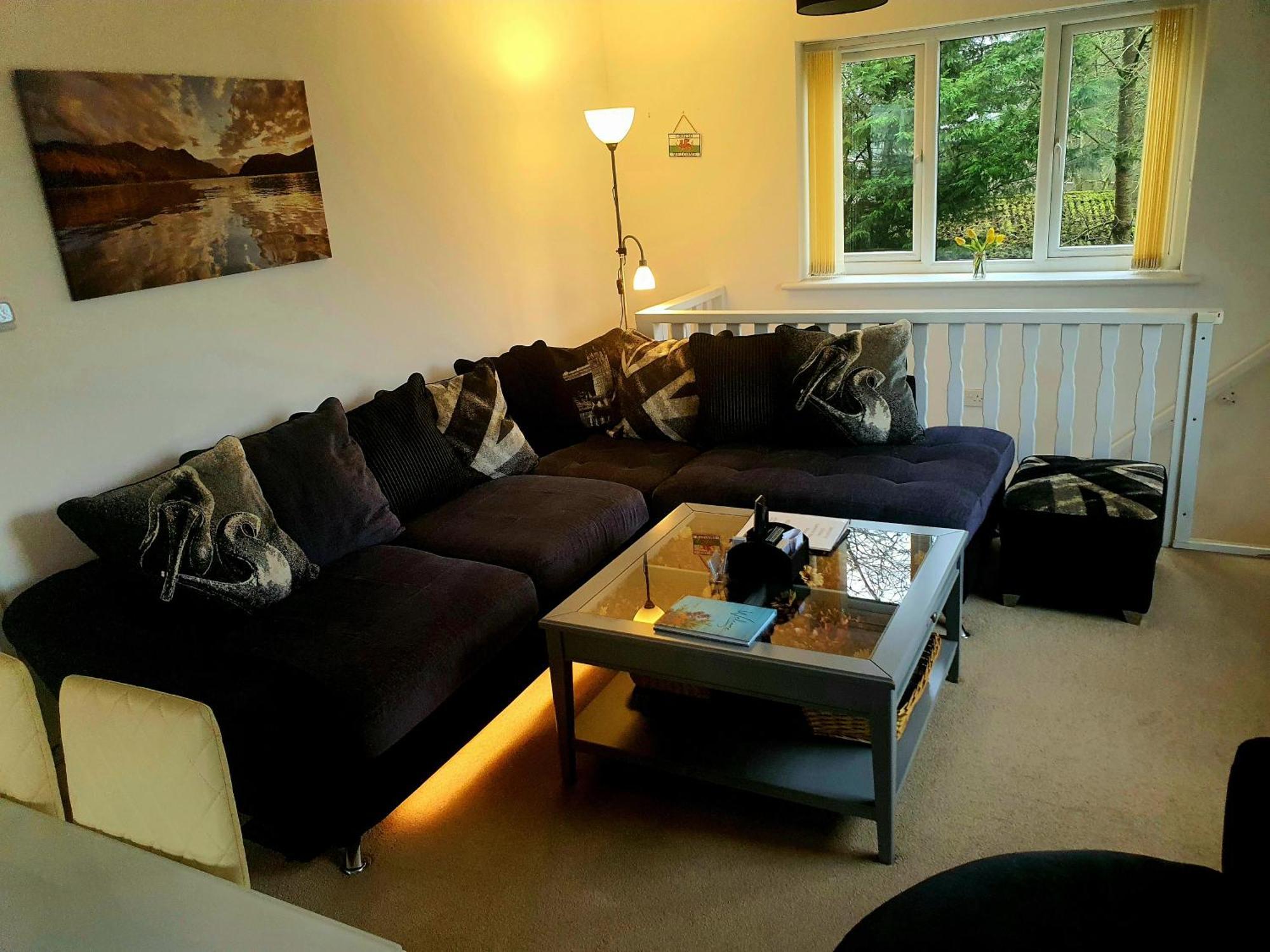 Idyllic 2 Bedroom Self-Contained Upsidedown Annexe 랜드린도드웰스 외부 사진