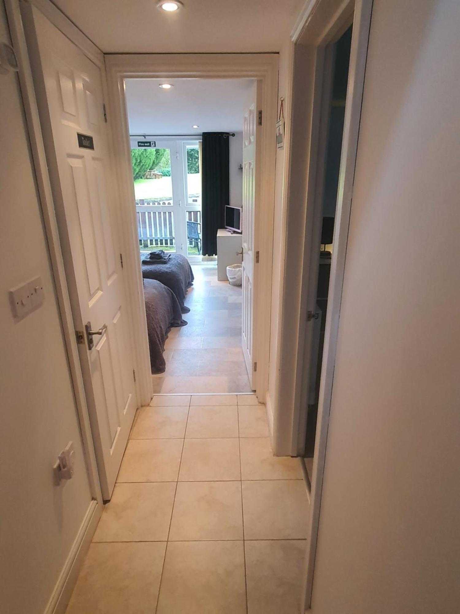 Idyllic 2 Bedroom Self-Contained Upsidedown Annexe 랜드린도드웰스 외부 사진