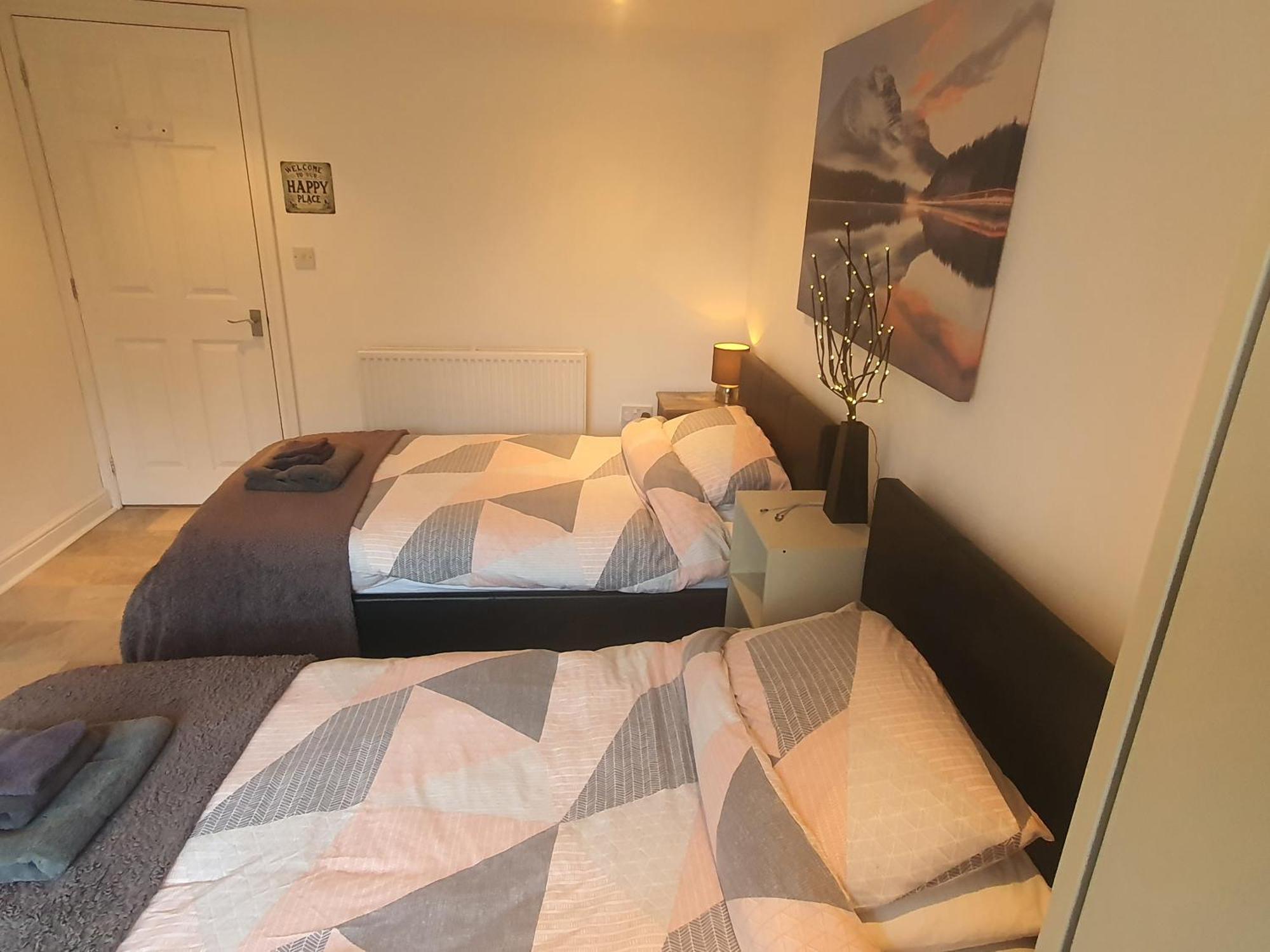 Idyllic 2 Bedroom Self-Contained Upsidedown Annexe 랜드린도드웰스 외부 사진