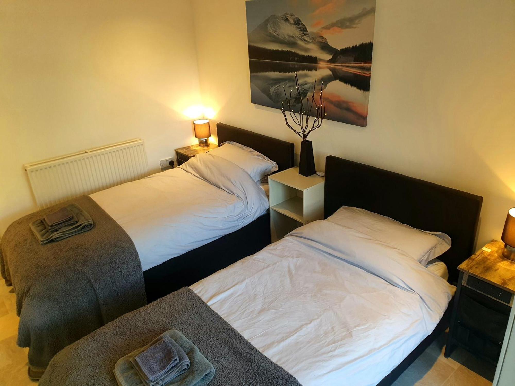 Idyllic 2 Bedroom Self-Contained Upsidedown Annexe 랜드린도드웰스 외부 사진