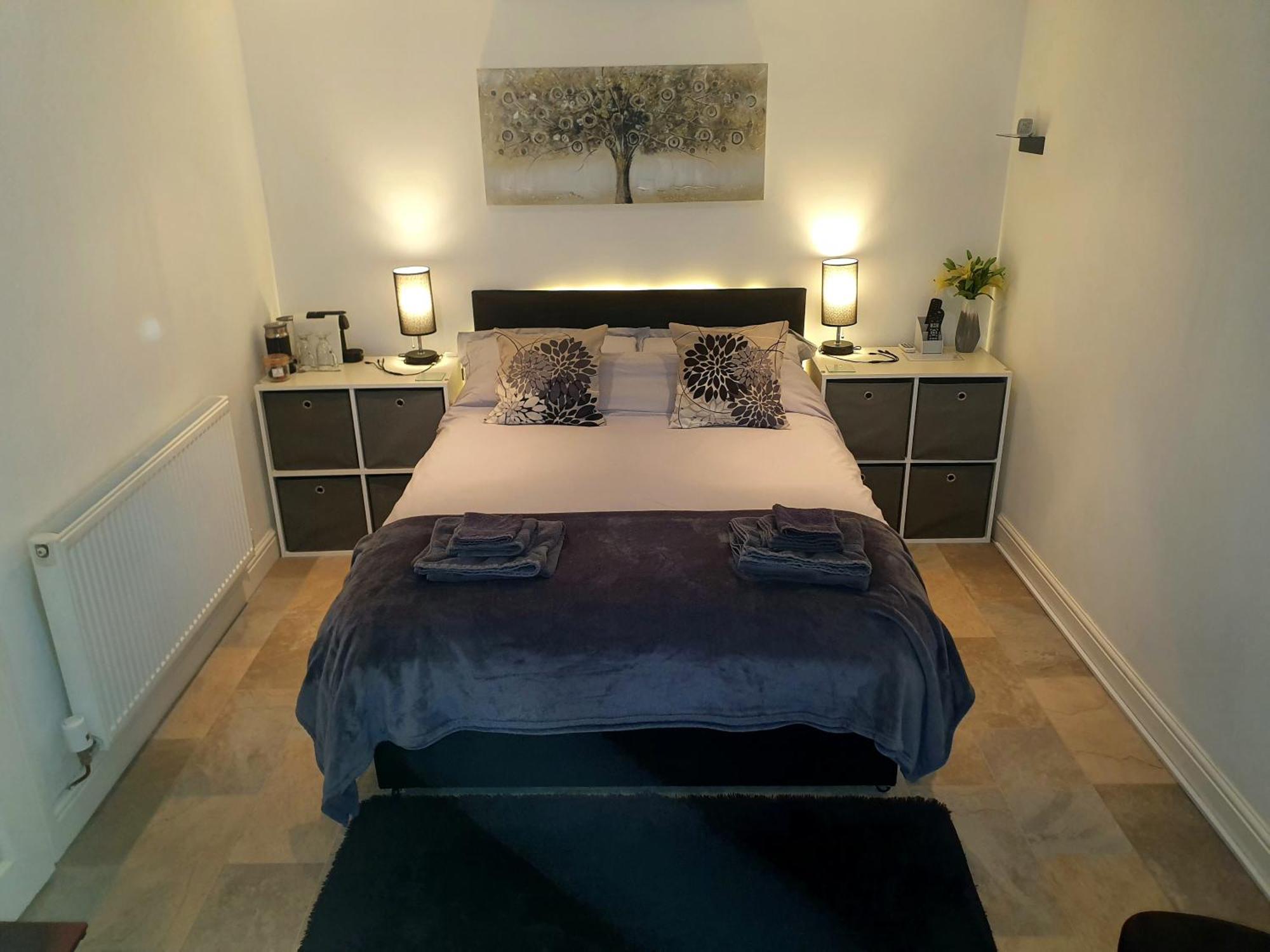 Idyllic 2 Bedroom Self-Contained Upsidedown Annexe 랜드린도드웰스 외부 사진