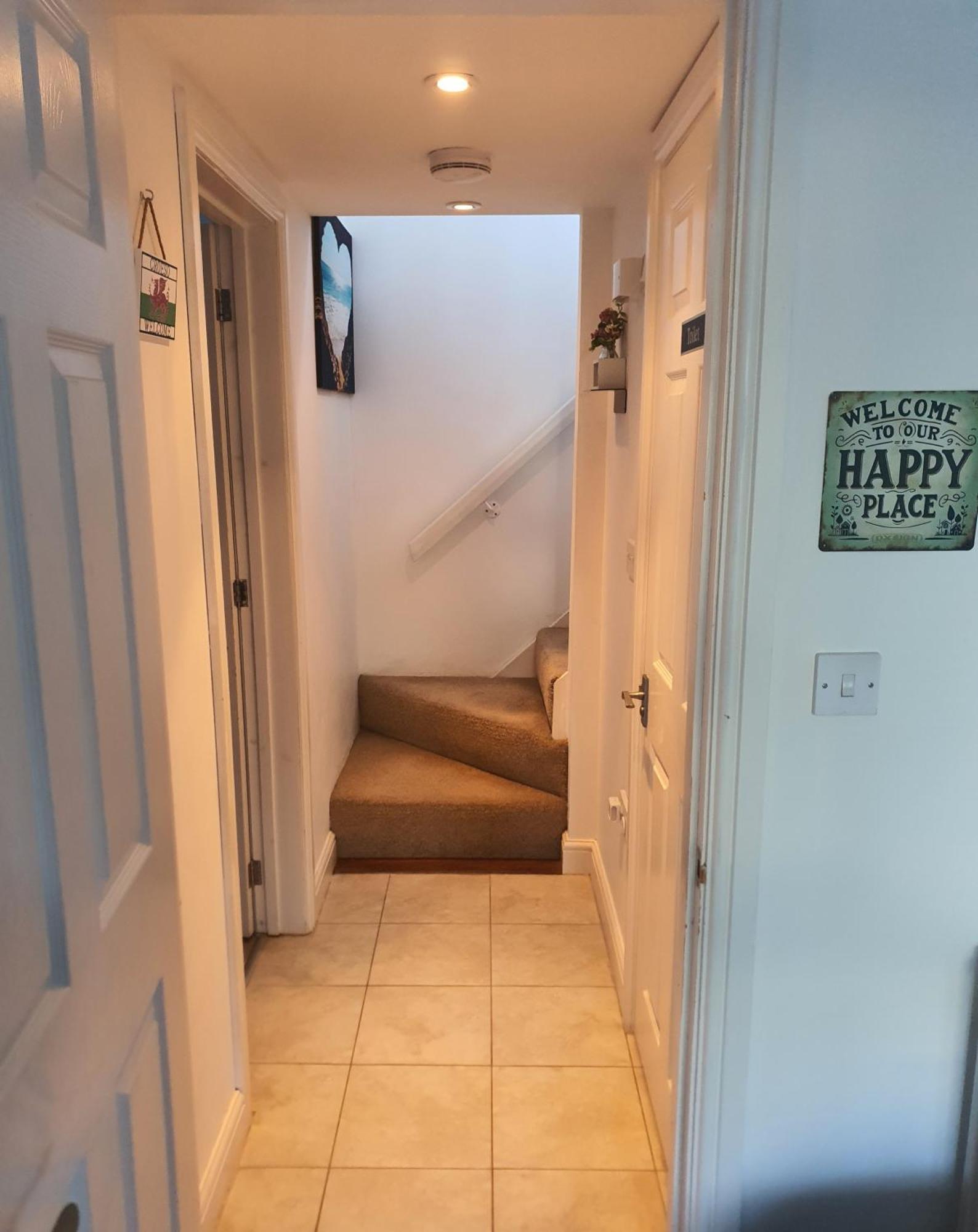 Idyllic 2 Bedroom Self-Contained Upsidedown Annexe 랜드린도드웰스 외부 사진