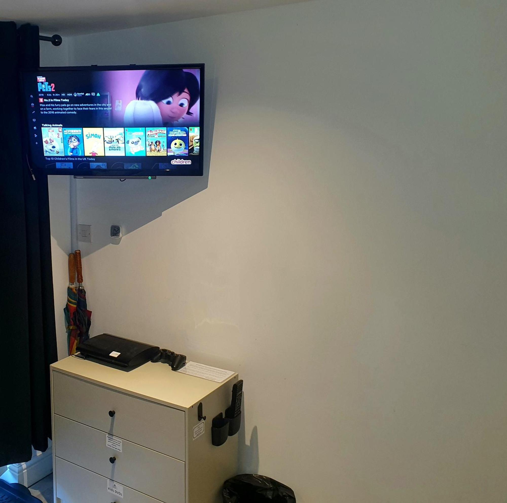 Idyllic 2 Bedroom Self-Contained Upsidedown Annexe 랜드린도드웰스 외부 사진