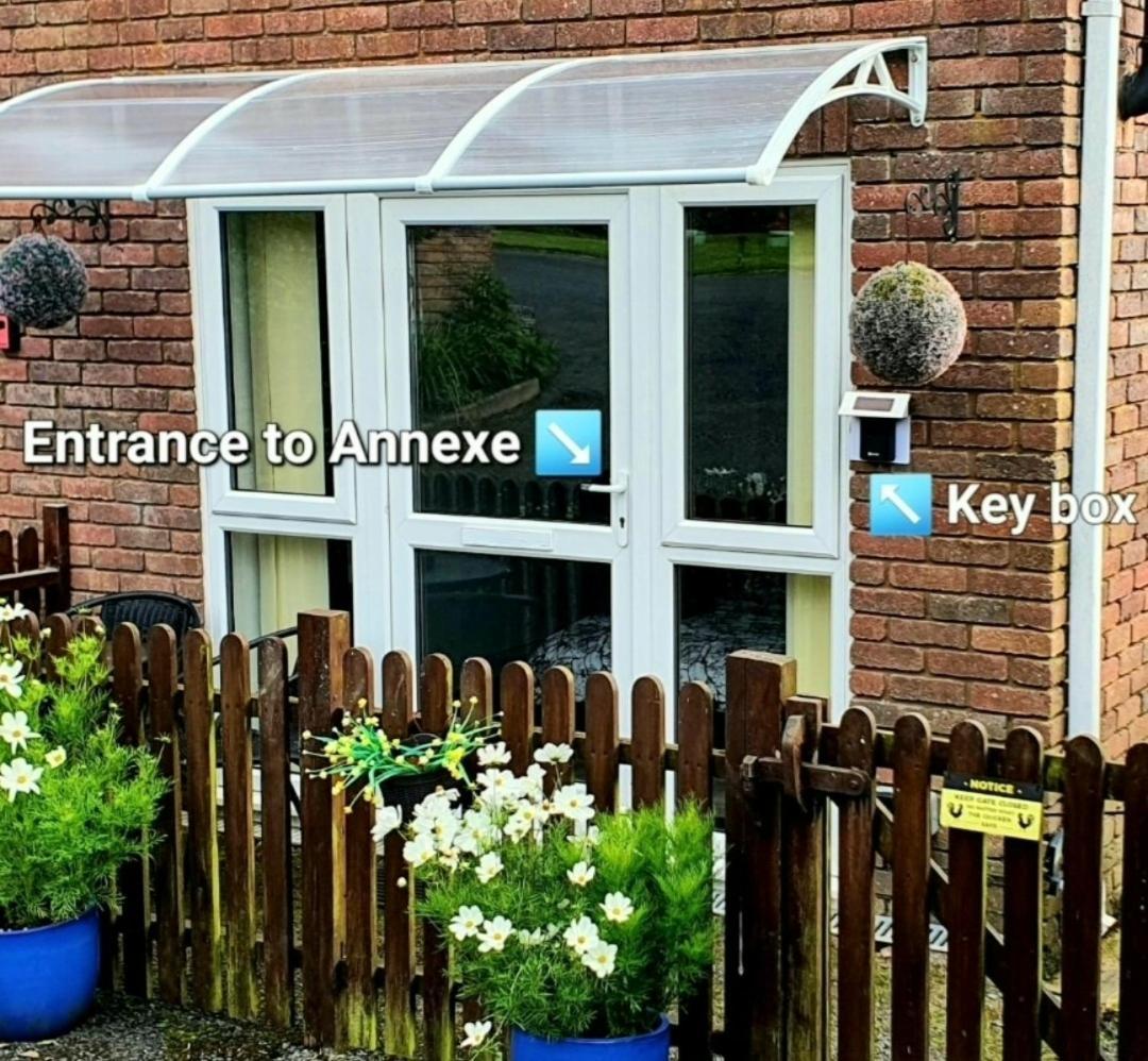 Idyllic 2 Bedroom Self-Contained Upsidedown Annexe 랜드린도드웰스 외부 사진
